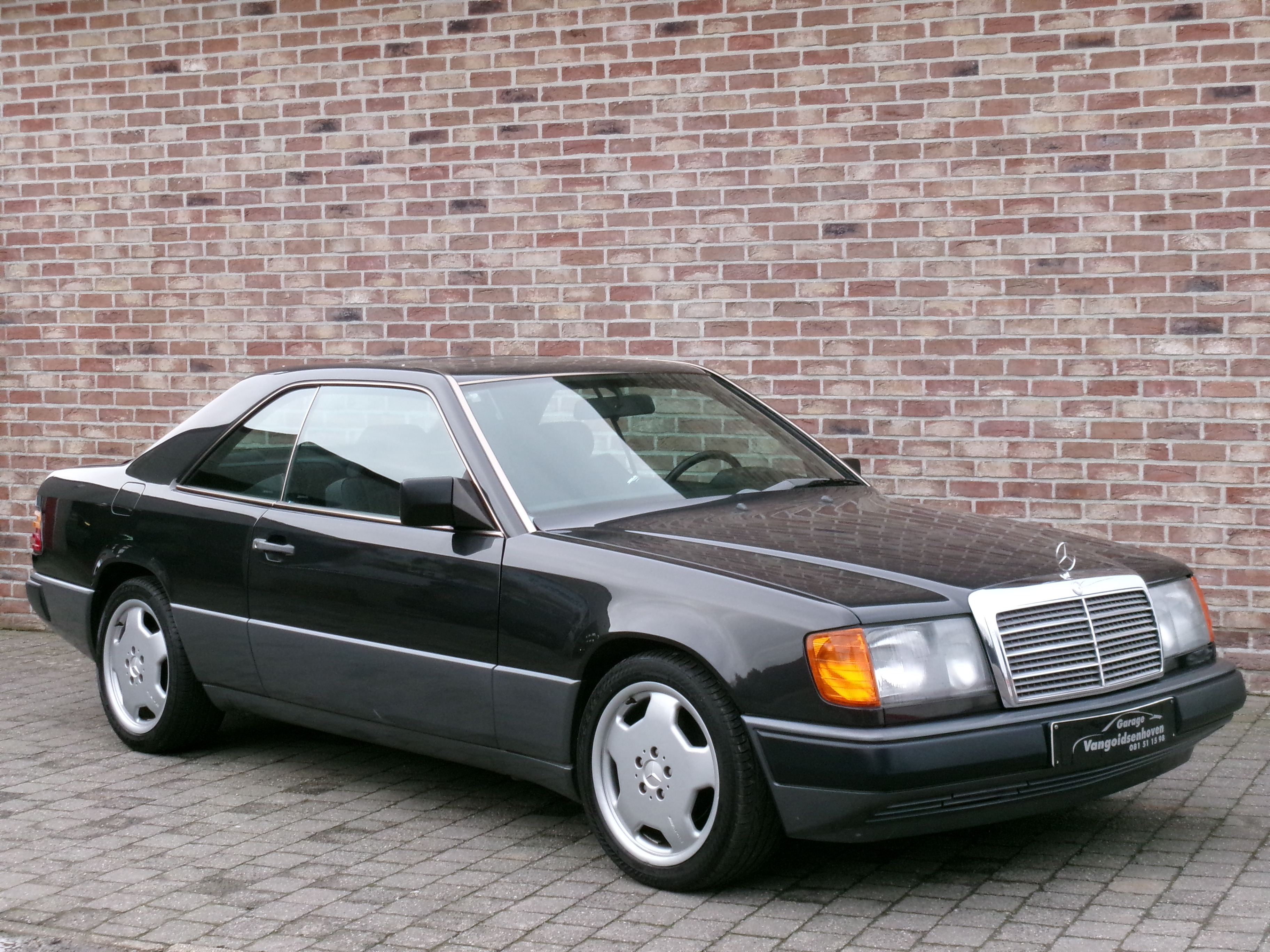 Mercedes-Benz 230